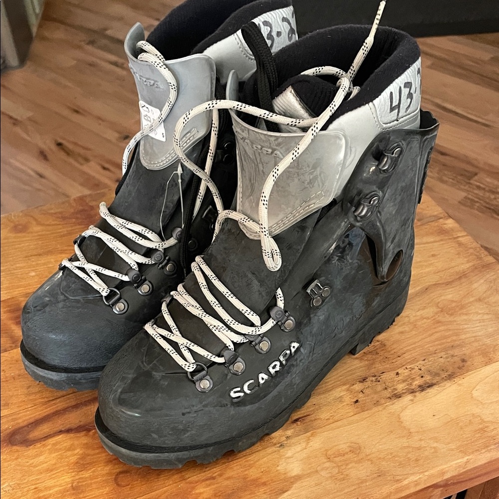 Scarpa Inverno Mountaineering Shoes